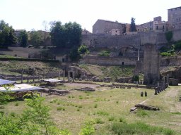 Toscane 2005 - Volterra: le forum et le théâtre romain de Vallebuona